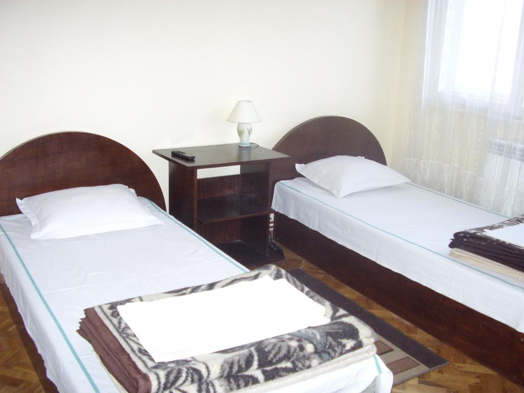Family Hotel "May" Petrich  Quarto foto