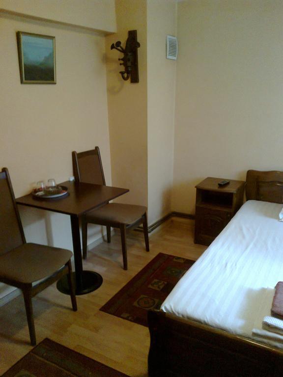 Family Hotel "May" Petrich  Quarto foto